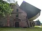 Mise en valeur culturelle avec salles de conférences et de spectacles.