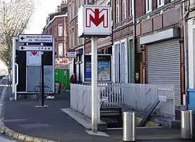 Une des entrées de la station.