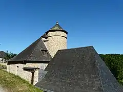 Maison dans le bourg de Ligneyrac.