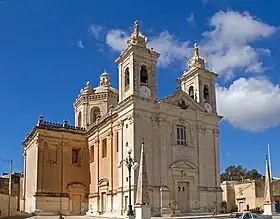 Vue générale de l'église de la Transfiguration.