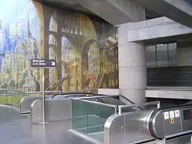 Accès à la station de métro Gare Lille-Europe depuis la gare.