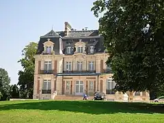 Le château de Limours.