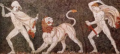 Alexandre le Grand (à gauche) chassant un lion asiatique avec Cratère, détail d'une mosaïque de la fin du IVe&nbsp;siècle&nbsp;av. J.-C., musée archéologique de Pella.