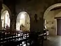 Les grandes arcades de la nef