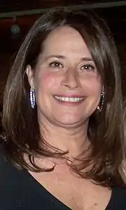 Lorraine Bracco interprète le Dr&nbsp;Jennifer Melfi.