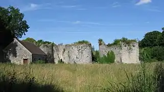 Entrée du château de Montaiguillon.