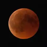 Lune rouge vue de Lonsee en Allemagne à 20&nbsp;h&nbsp;53&nbsp;UTC.