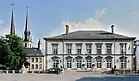 L'hôtel de ville et les tours de la cathédrale.