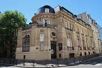 Lycée au no&nbsp;9.