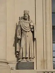 Statue de Childebert&nbsp;Ier ornant la façade de l'Hôtel-Dieu de Lyon par Prost.