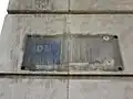 Plaque de rue avec lettres manquantes en 2019.