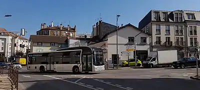 MAN Lion's City hybride n°126 de Keolis Seine-et-Oise Est sur l'ancienne ligne 51 à Poissy.