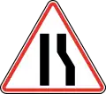 103.2La route se rétrécit à droite
