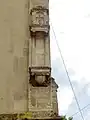 Niche à statue au chevet de la chapelle nord.