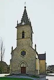 Façade XIXe de style gothique.