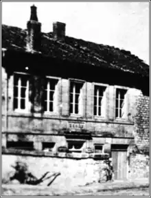 Photographie de la mairie-école de Martincourt-sur-Meuse, début du XXe&nbsp;siècle.