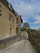 Maison du XVIe&nbsp;siècle et ancienne porte de ville.