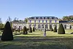 Façade du château du Val.