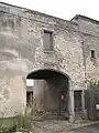 Entrée, côté ouest.