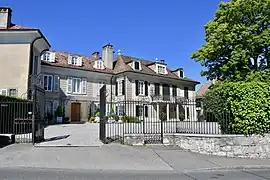 Maisons de maître « La Coudira », Route de Pregny 55, 57, 59, 46° 14′ 30″ N, 6° 08′ 36″ E