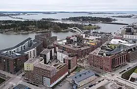 Les Kruunusillat en construction, vus de la tour Majakka en novembre 2022. Dans la partie supérieure  droite de l'image, le pont de Finke est visible.