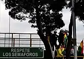Police nationale de Bolivie évitant le passage des manifestants.