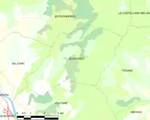Carte élémentaire montrant les limites de la commune, les communes voisines, les zones de végétation et les routes