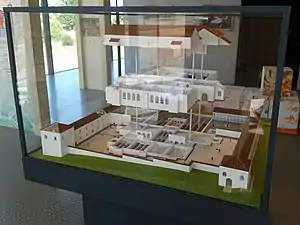 Maquette en coupe des thermes.