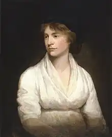  Portrait d'une femme vêtue d'une robe blanche et regardant vers la gauche.