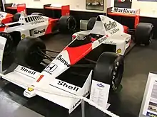 Photo d'une McLaren MP4/5 en exposition