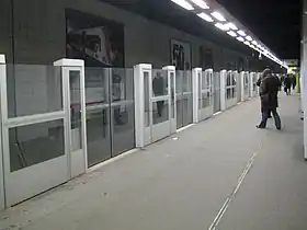 Vue des portes palières dans la station de la ligne&nbsp;1.