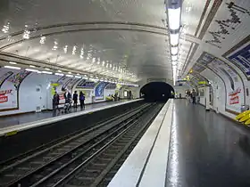 Vue de la station, en direction de Mairie d'Issy.