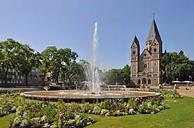 Le Temple neuf et la place de la Comédie.