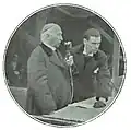 Mgr&nbsp;Rumeau, évêque d'Angers, s'adresse à la foule.