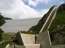 Barrage de Minamiaiki, réservoir supérieur de la centrale de Kannagawa (940&nbsp;MW).