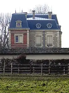 Vue du château de Polletins.