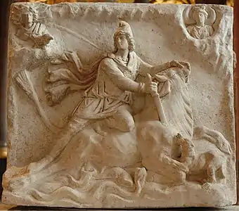 Bas-relief représentant la tauroctonie, avec Sol en haut à gauche et Luna en haut à droite. IIe – IIIe&nbsp;siècle, musée du Louvre.