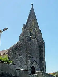 Le clocher-mur de l'église Saint-Jean (juil.&nbsp;2009).