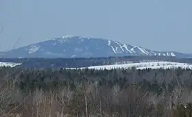 Mont Adstock vu de la route 263 près de Lambton.