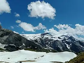 La pointe du Dard au centre vue depuis le Vallonnet au nord.