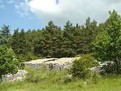 Le jas des Landérots (1&nbsp;016&nbsp;m) sur le sentier GR91B.