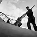 Montage du canon Hispano-Suiza HS-404 de calibre 20mm en tourelle dorsale.
