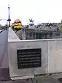 Plaque placée à l'extrémité nord du pont de Montereau : « À la mémoire des cavaliers du 3e&nbsp;hussards qui le 18 février 1814 après une charge héroïque sur ces ponts, arrachèrent la victoire aux coalisés ».