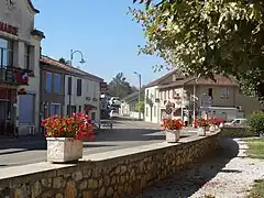 Montestruc et la N 21 qui la traverse.