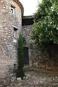 Tour d'angle sud-est du château, juillet 2015.