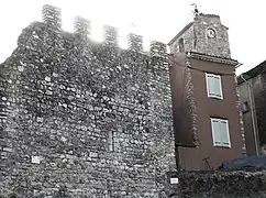 Remparts du XIIe siècle (courtine nord), décembre 2010.