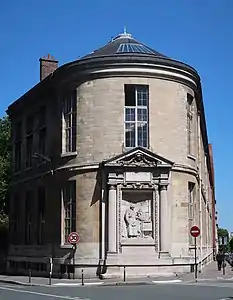 Denys Puech, Monument au professeur Tarnier (1905), à l'angle de l'avenue de l'Observatoire et de la rue d'Assas.