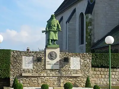 Monument aux morts de Houchin.