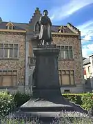 Le monument aux morts.