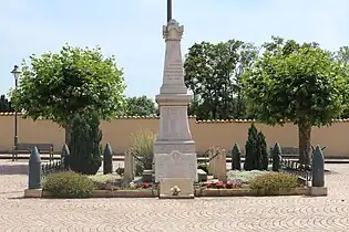 Monument aux morts.